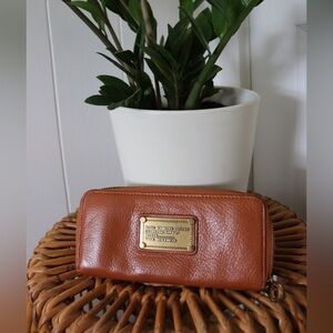 Marc Jacobs MBMJ Continental Wallet
